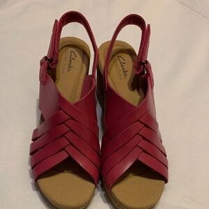 Clarks Women's Pink Strappy Sandals